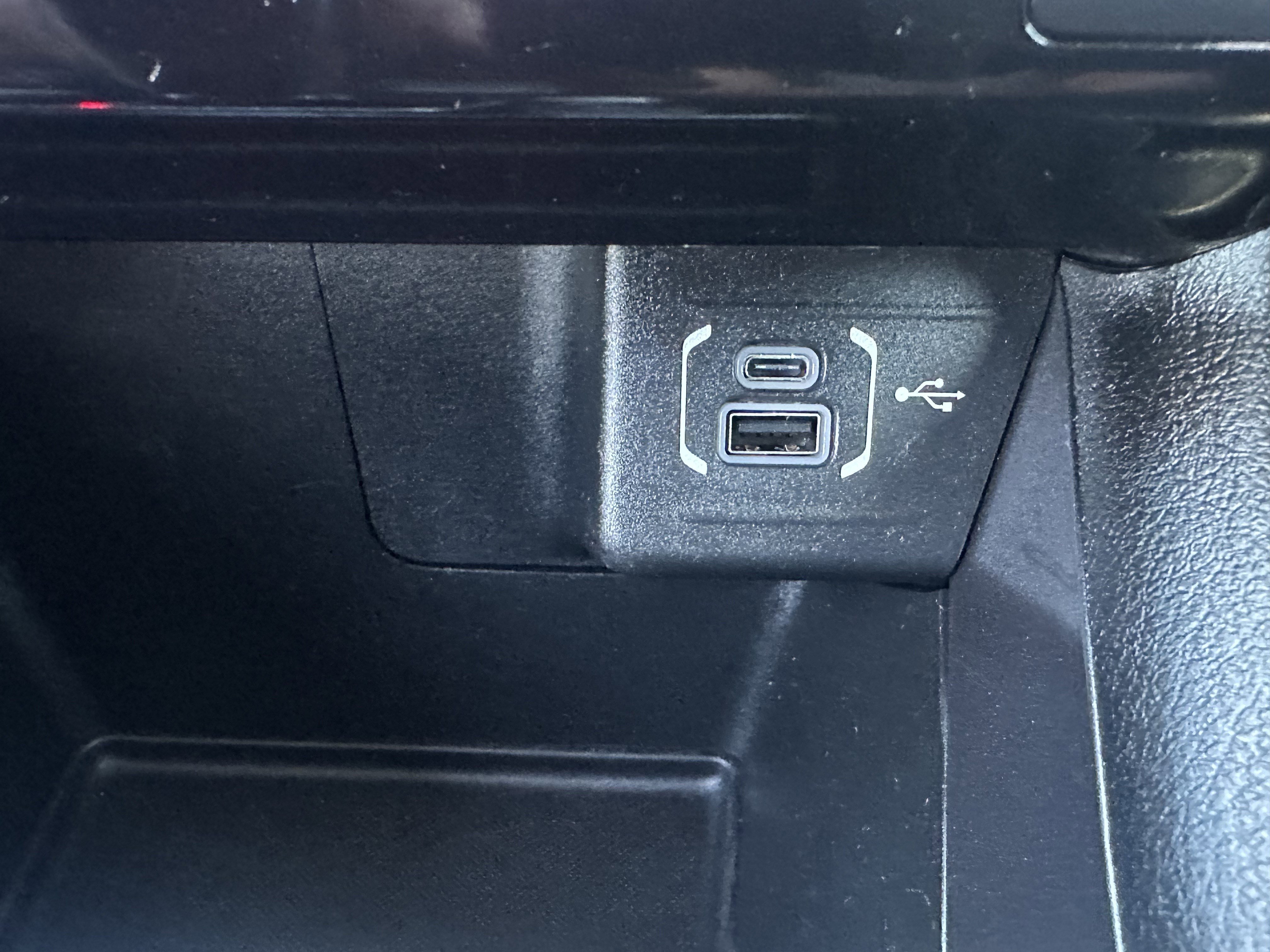 Used 2022 Bright White Clearcoat Jeep Latitude Lux image 29