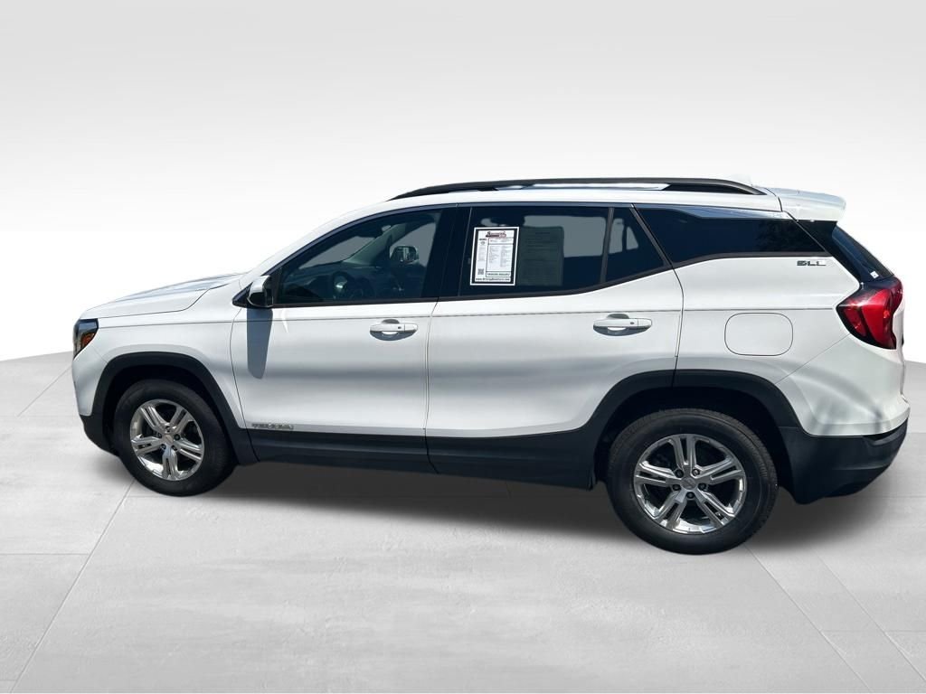 Used 2018 White GMC SLE image 5