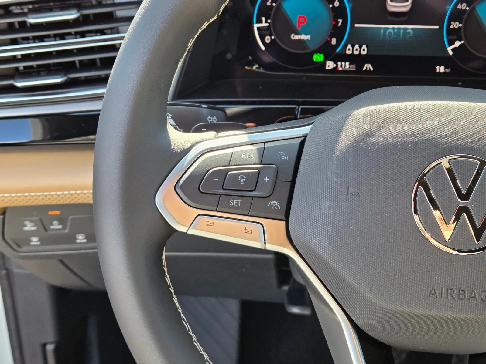 New 2026 White Volkswagen 2.0T SE w/Technology image 12