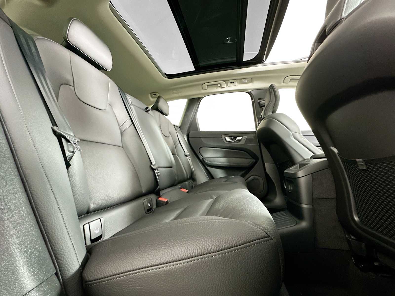 2025 Volvo XC60 Plus - Photo 24