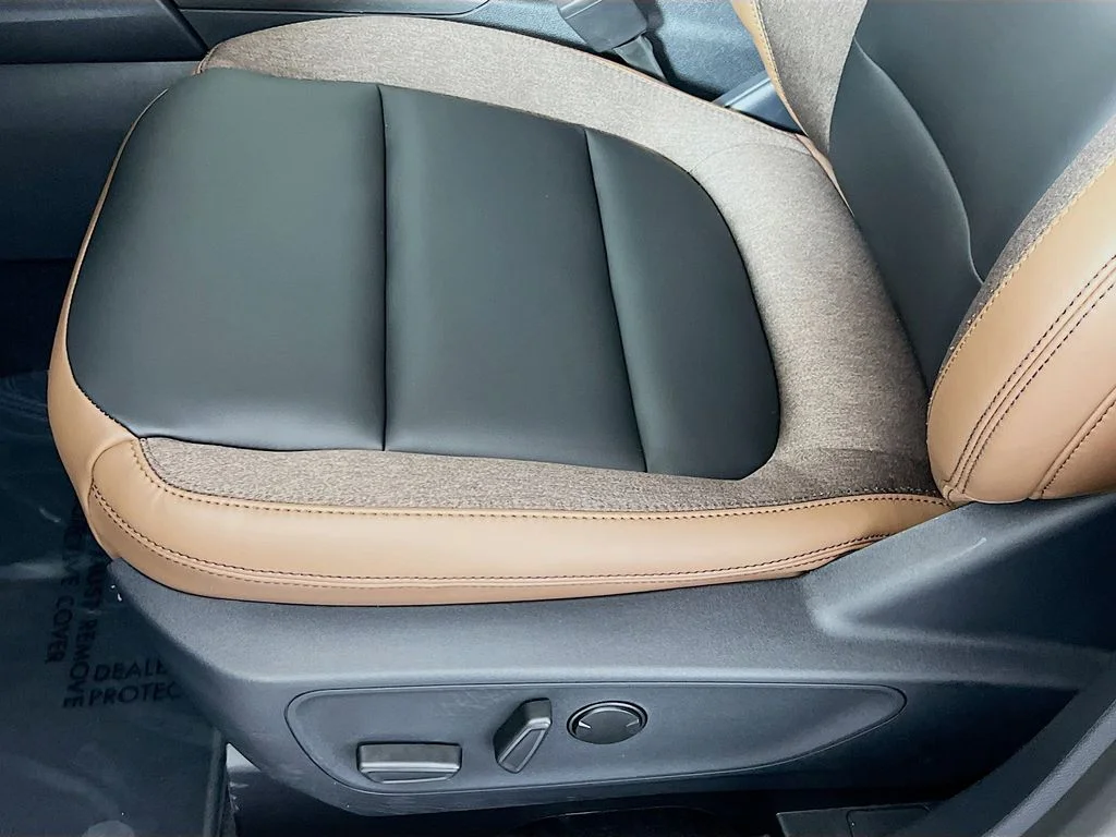 New 2025 Carbonized Gray Metallic Ford Outer Banks image 24