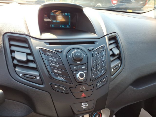 Used 2014 Silver Ford SE image 27