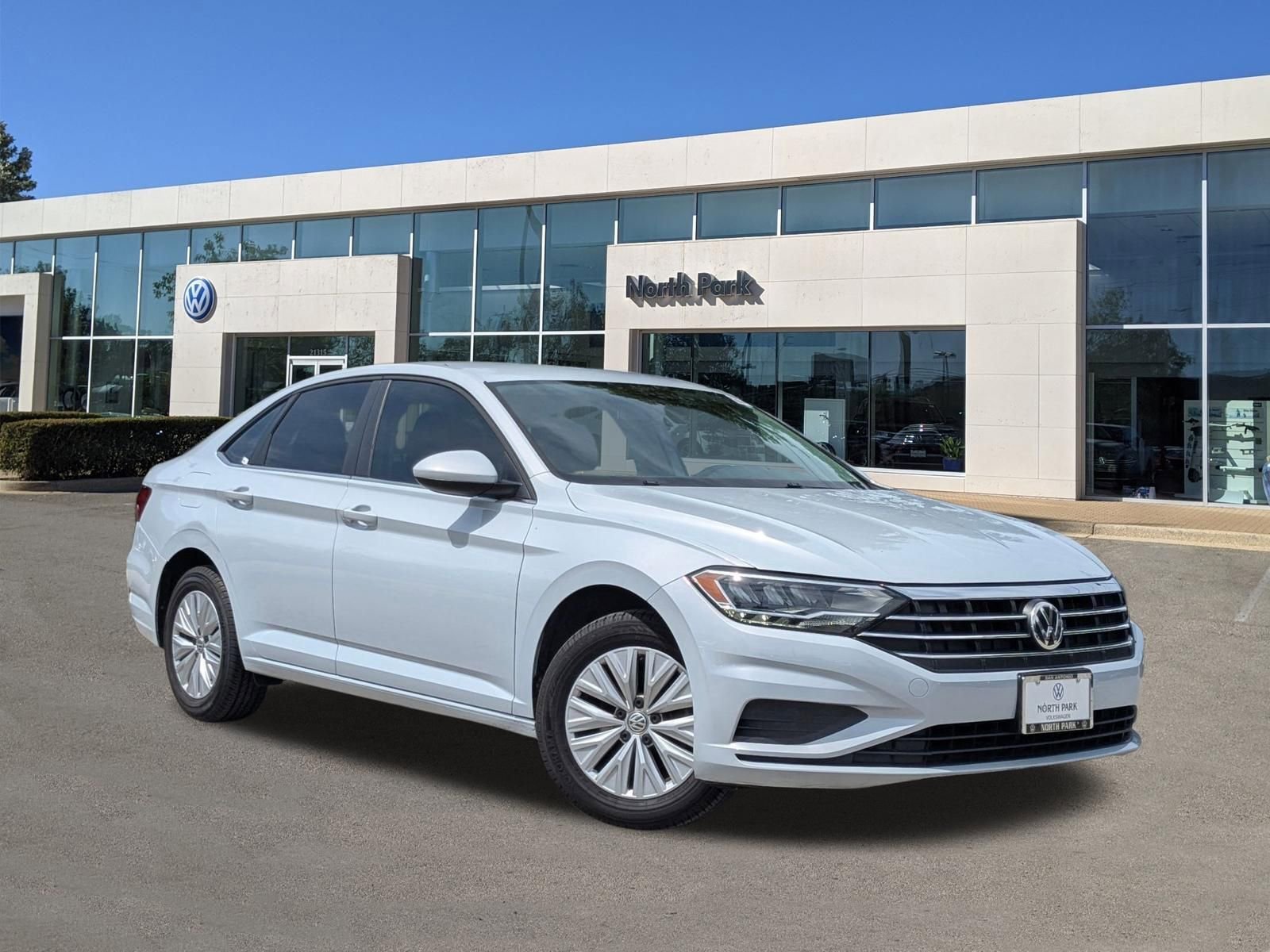Used 2019 White Silver Metallic Volkswagen 1.4T S image 1