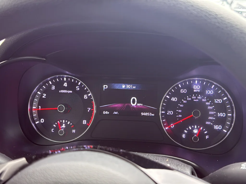 Used 2023 Red Kia LXS image 37