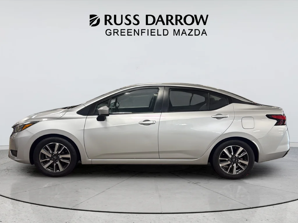 Used 2025 Silver Nissan 1.6 SV image 2