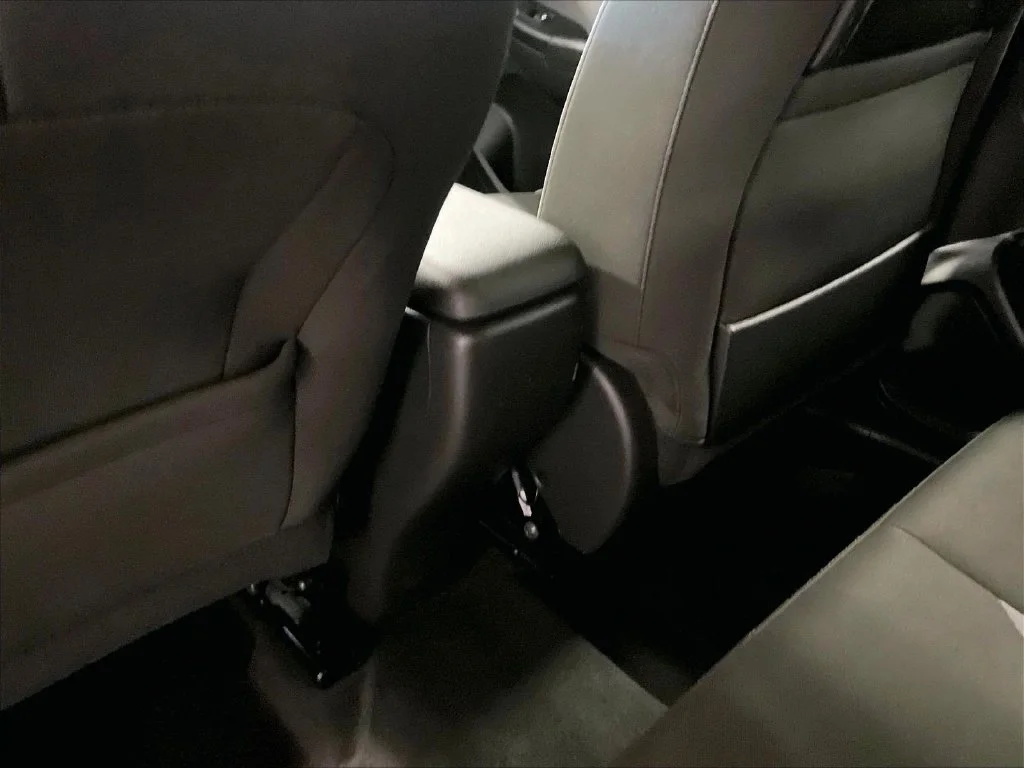 Used 2025 White Chevrolet LT image 27