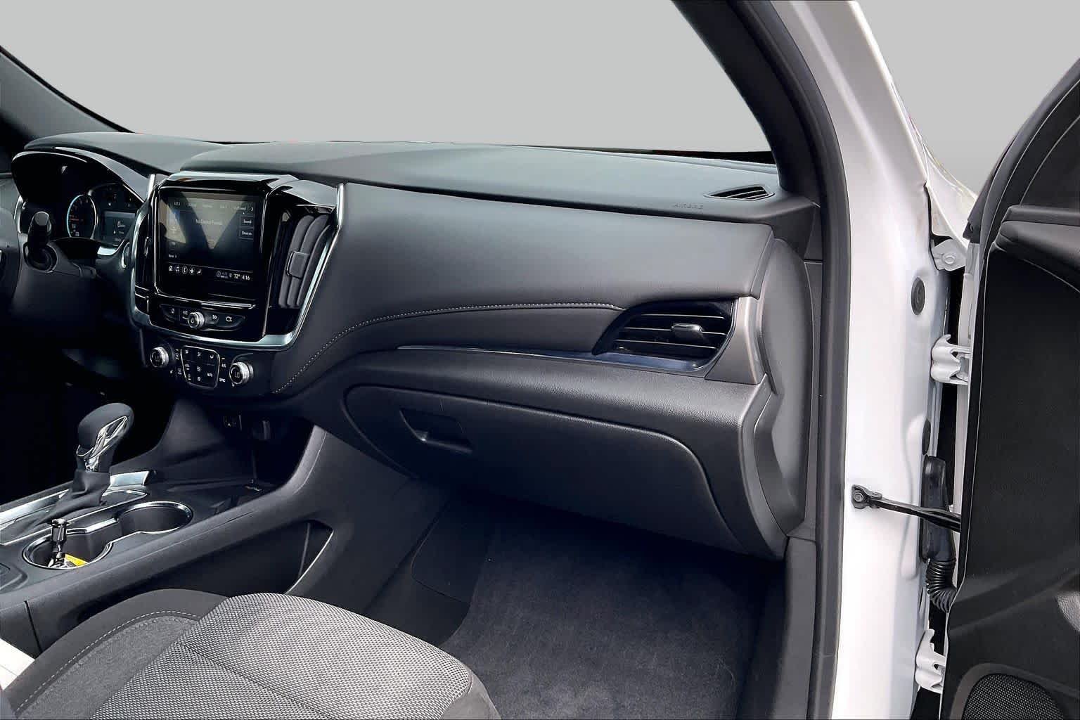 Used 2023 Summit White Chevrolet LT Cloth image 17