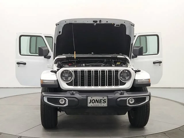 Used 2025 Bright White Cl Jeep Sahara image 10