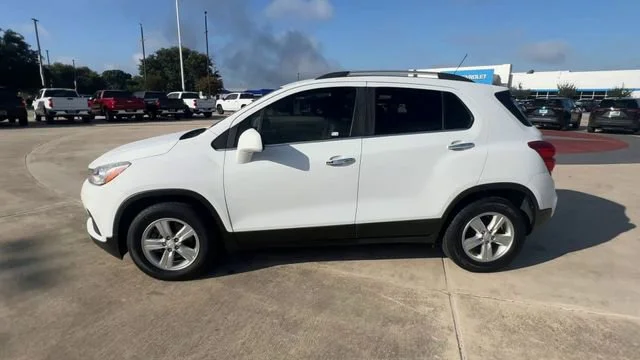 Used 2018 SUMMIT WHITE Chevrolet LT image 5