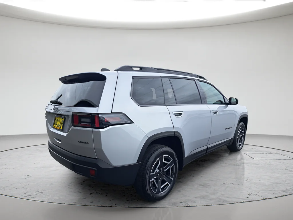 New 2026 Silver Zynith Clear-Coat Exterior Paint Jeep Laredo image 3
