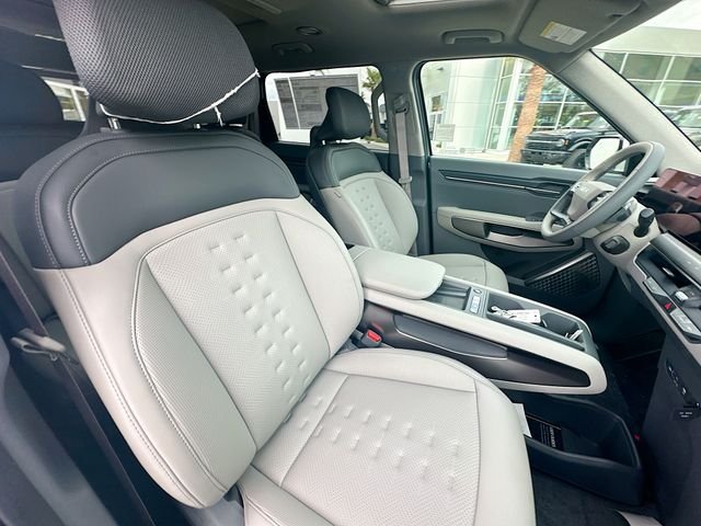 New 2026 Ivory Silver Kia Wind AWD image 30