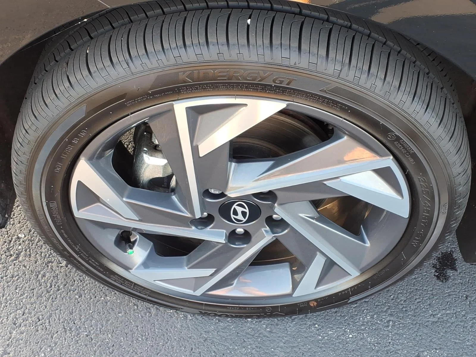 Used 2025 Black Hyundai SEL Sport image 16