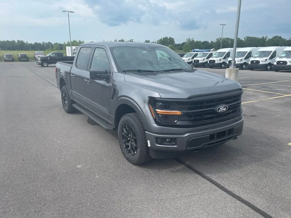 Used 2026 Gray Ford XLT image 3