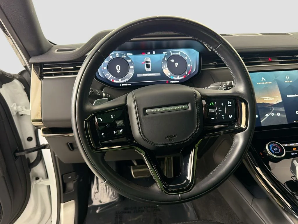 Used 2023 Fuji White Land Rover SE Dynamic image 11