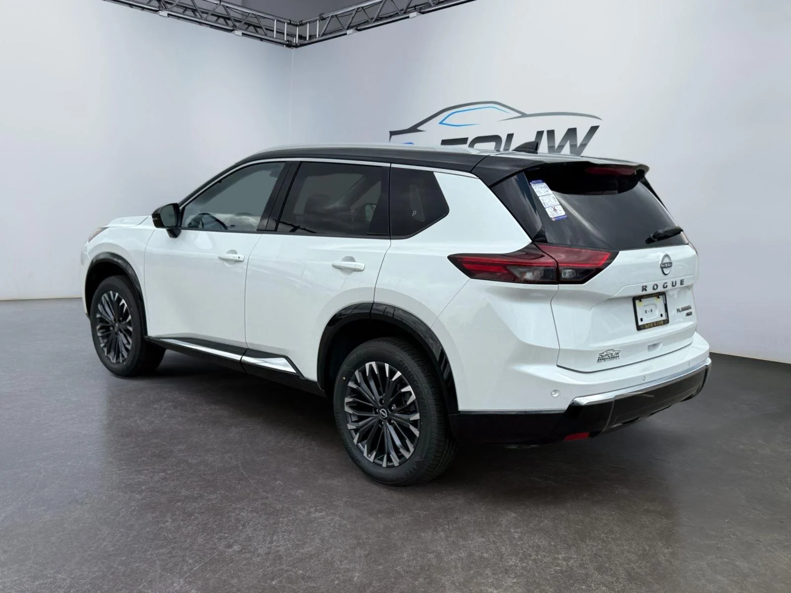 New 2026 Everest White Pearl/Super Black Nissan Platinum image 5