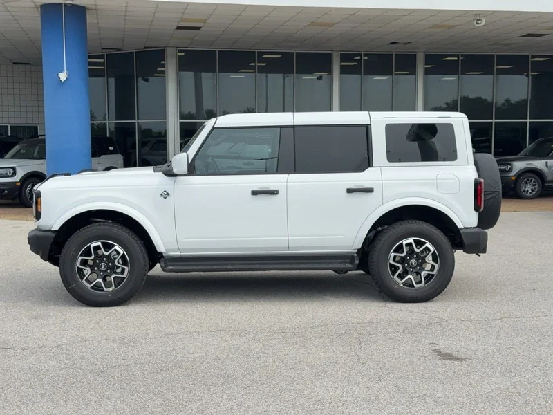 New 2026 Oxford White Ford Outer Banks 4 Door 4x4 image 2