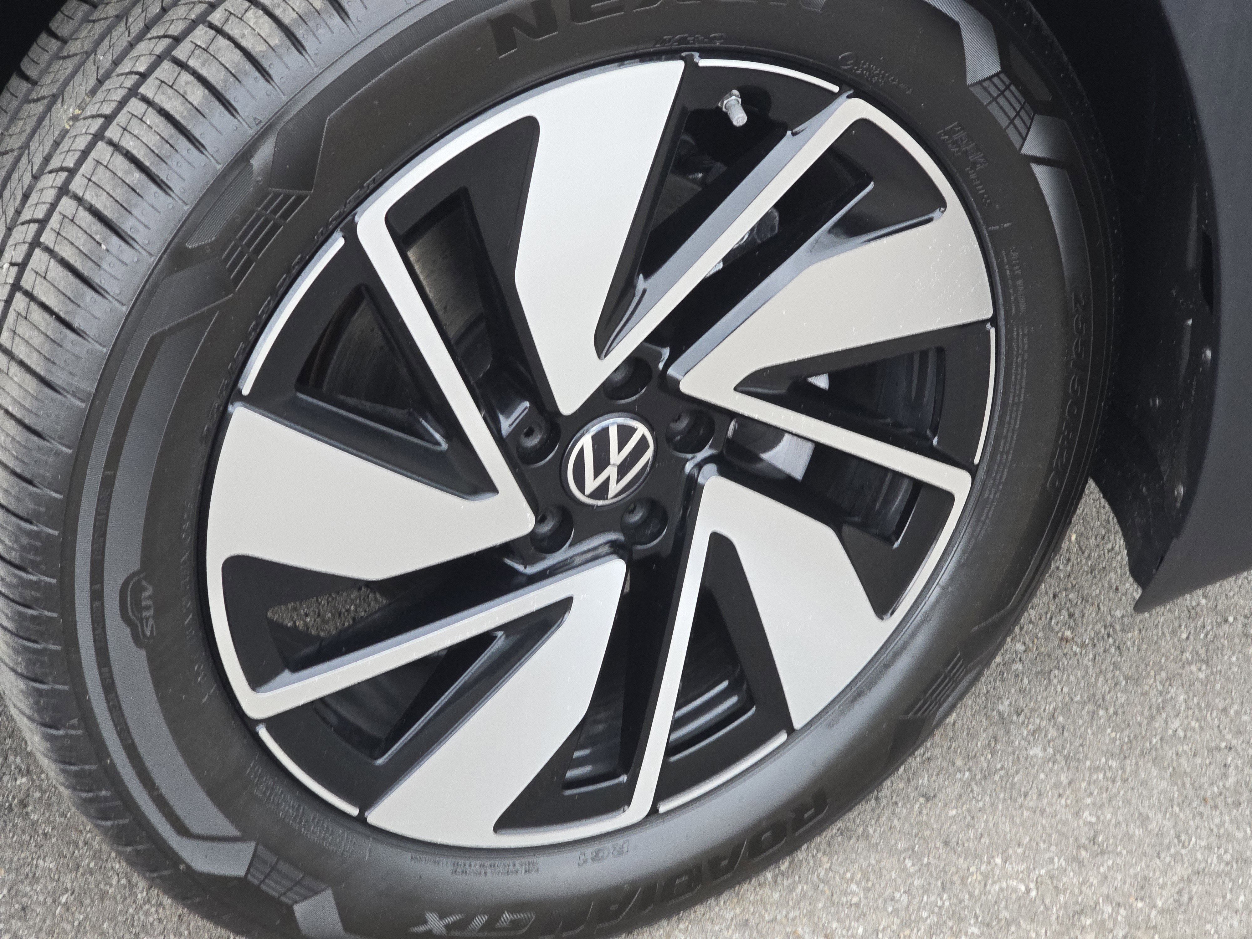 New 2026 Pure Gray Volkswagen 2.0T SE w/Technology image 14