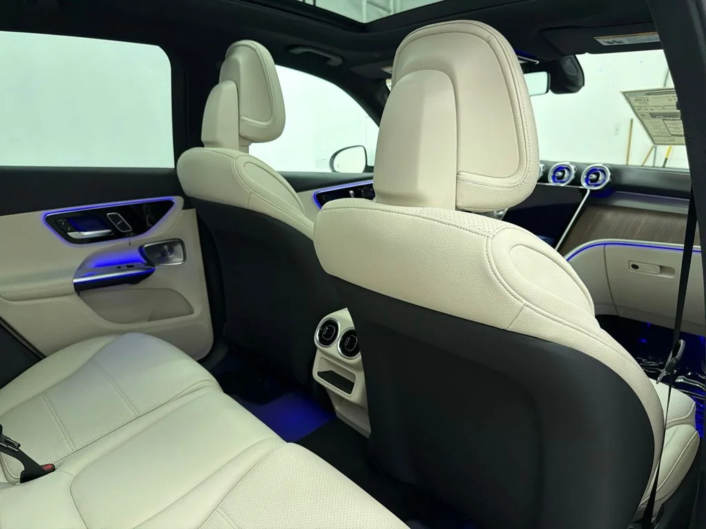 New 2027 White Mercedes-Benz GLC 300 image 23