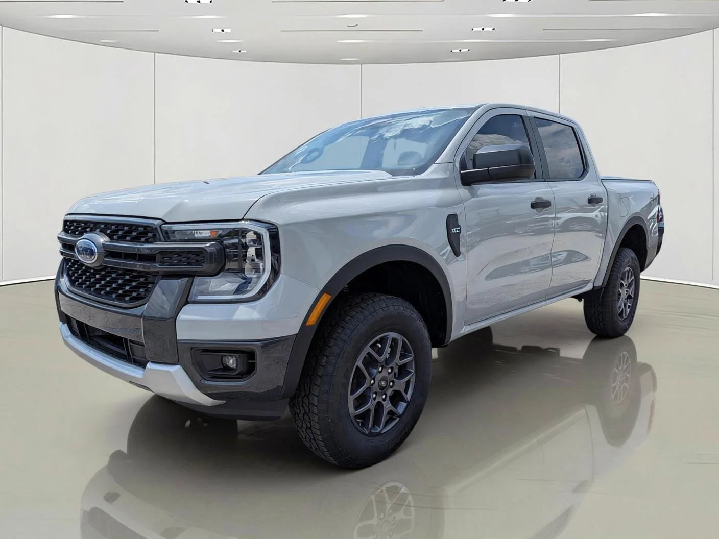 New 2026 Avalanche Ford XLT image 2