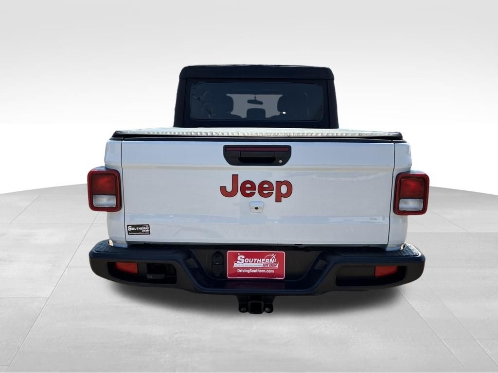 Used 2022 White Jeep Sport image 4