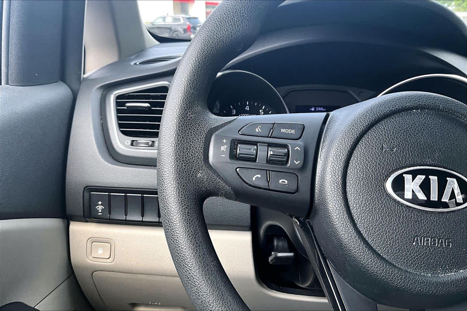 Used 2021 Snow White Pearl Kia LX image 23