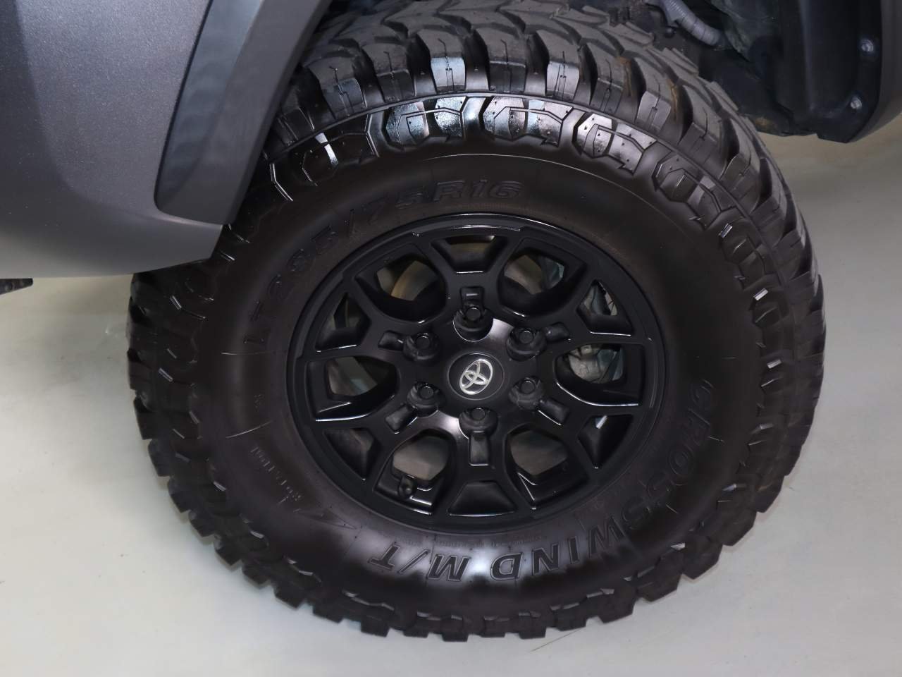 Used 2023 Magnetic Gray Metallic Toyota SR5 V6 Crew Cab image 7