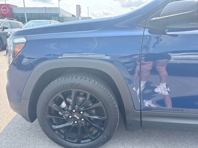 Used 2023 Blue GMC SLE image 10