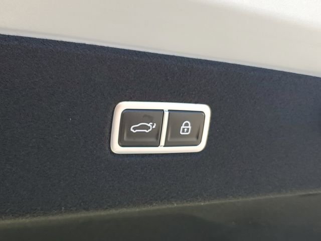 Used 2023 Gold Hyundai SEL image 28