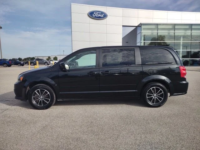 Used 2016 Dodge Grand Caravan SE Plus with VIN 2C4RDGBG5GR171437 for sale in Galesburg, IL