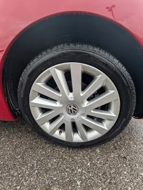 Used 2008 Red Volkswagen SE image 20