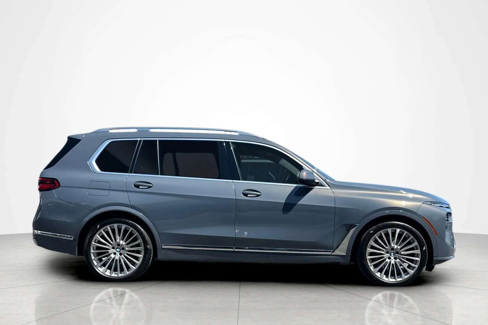 Used 2024 Sparkling Copper Metallic BMW xDrive40i image 6