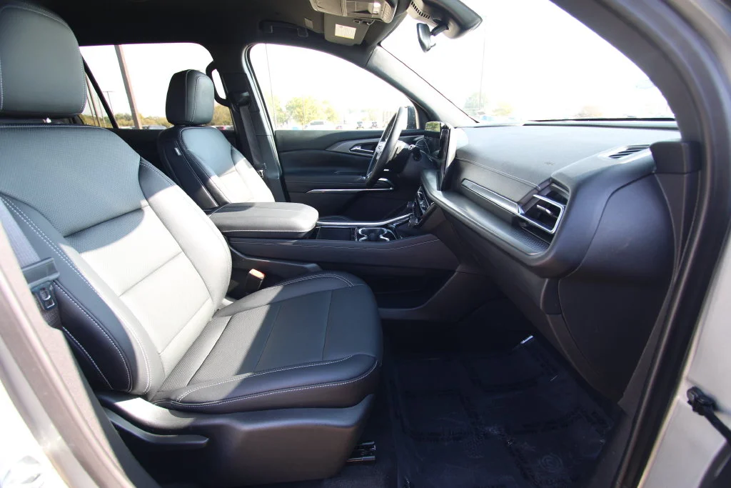 Used 2025 Gray Chevrolet LT image 8