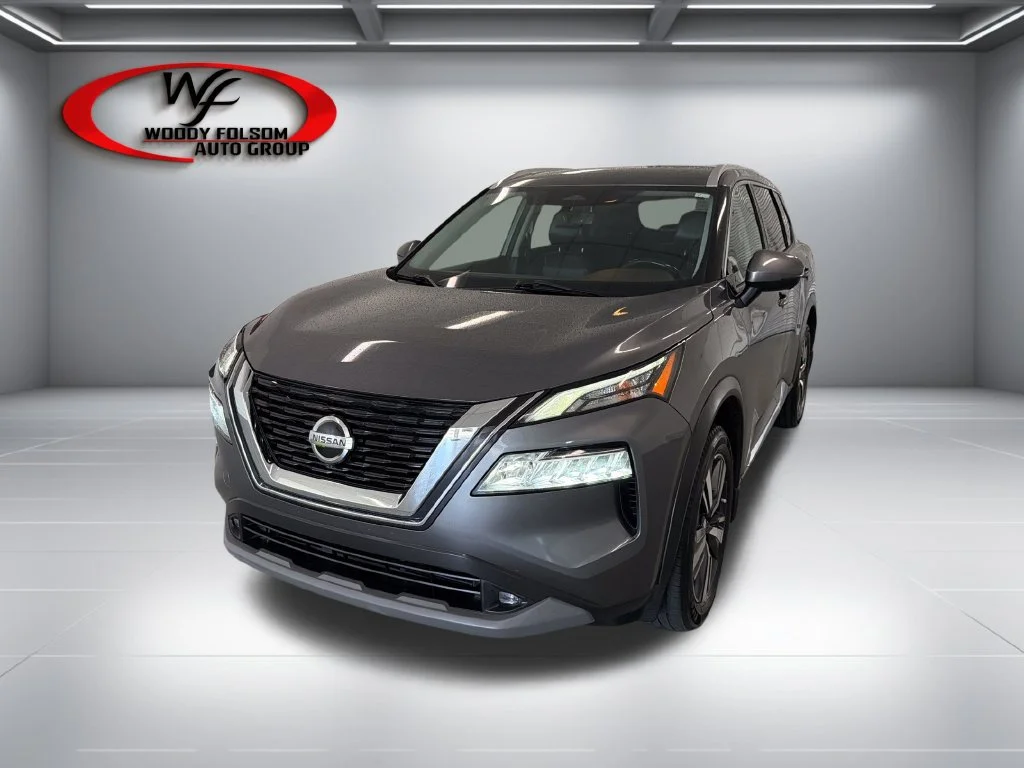 Used 2021 Gray Nissan SL image 3