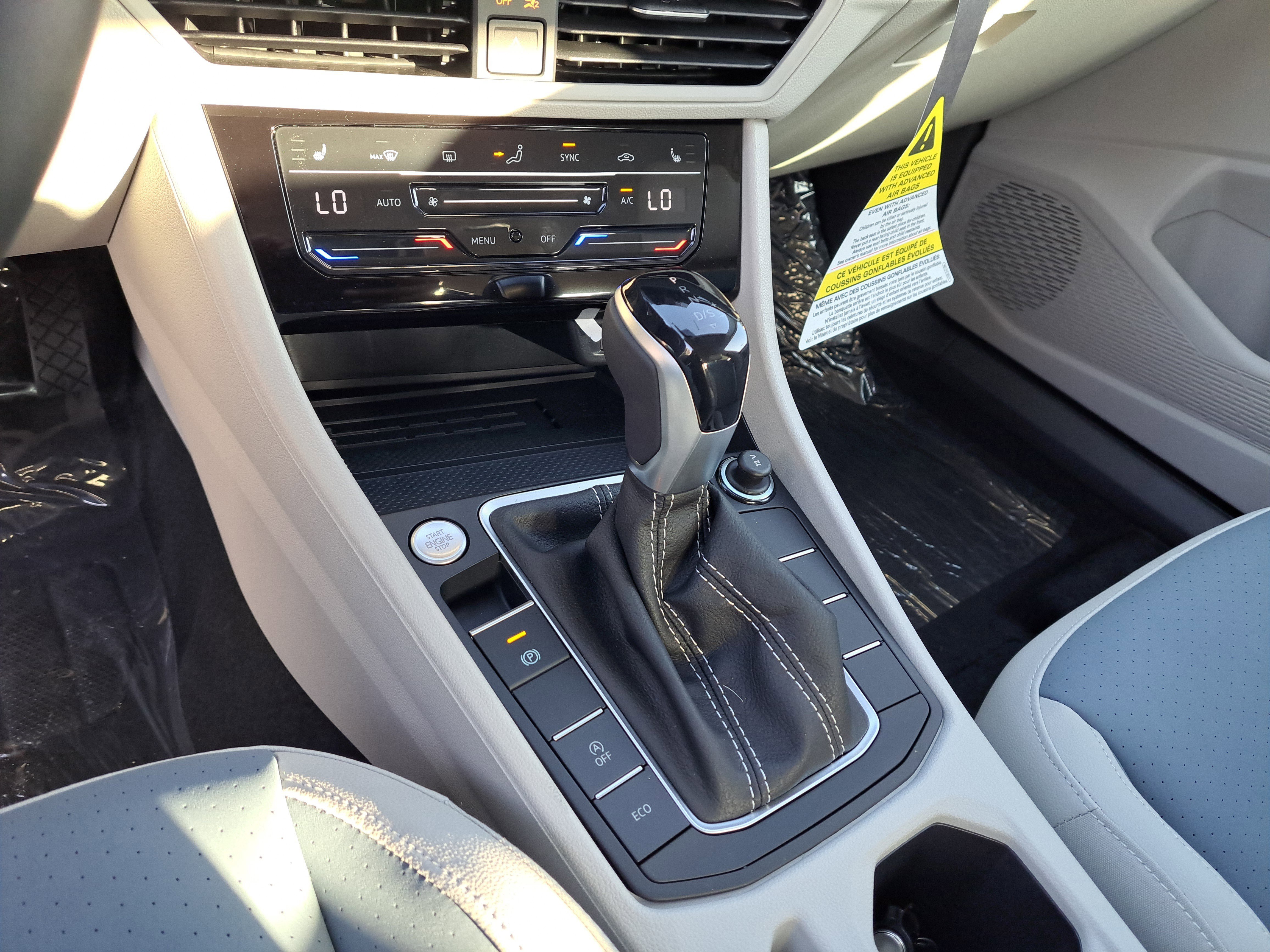 2025 Volkswagen Jetta SE - Photo 18