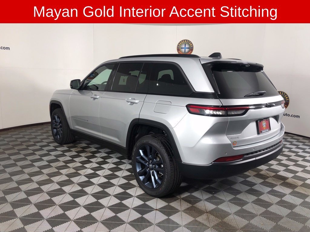 New 2026 Silver Zynith Exterior Paint Jeep Limited image 19