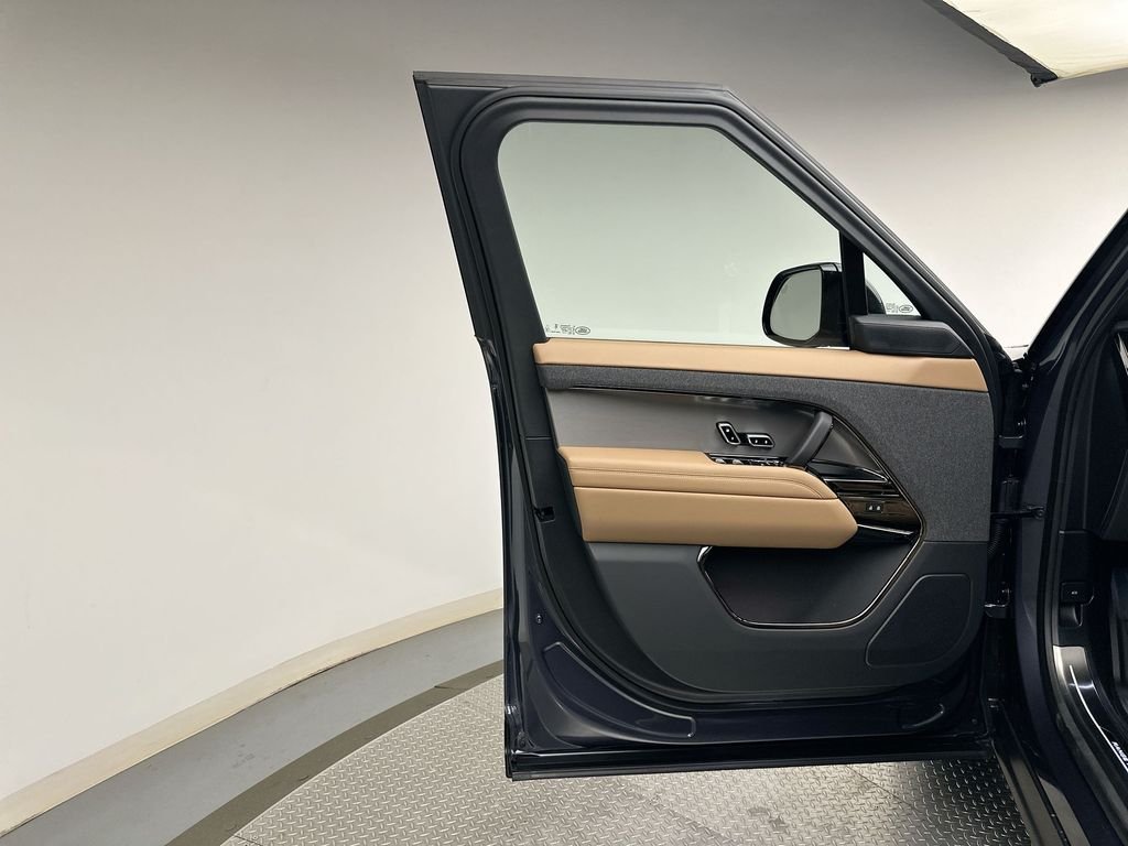 New 2026 Varesine Blue Land Rover SE image 17