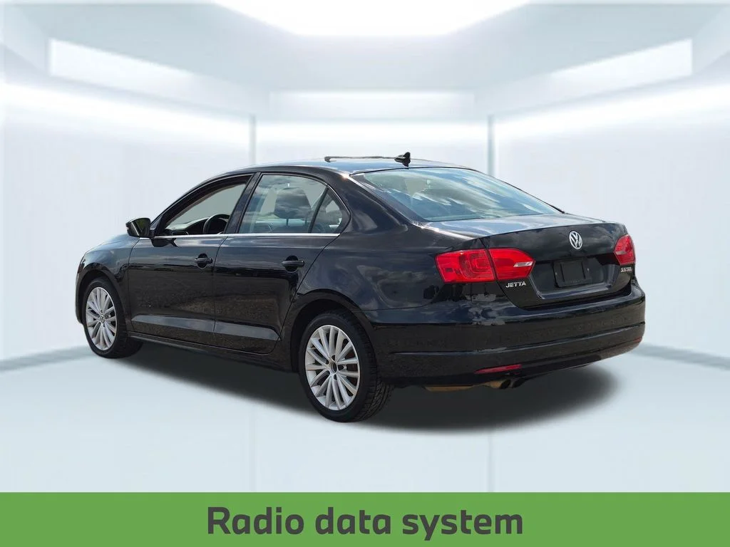 Used 2013 Black Volkswagen SEL image 4