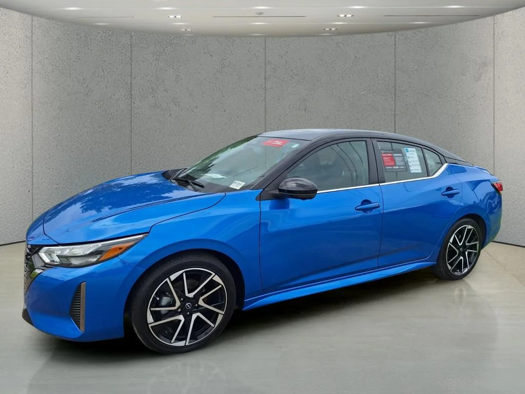 2025 Nissan Sentra SR CVT's photo