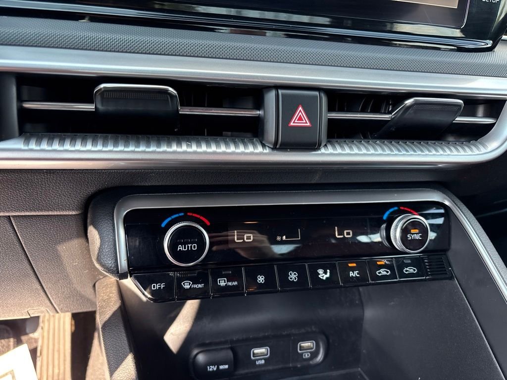 2025 Hyundai Santa Fe Limited - Photo 14