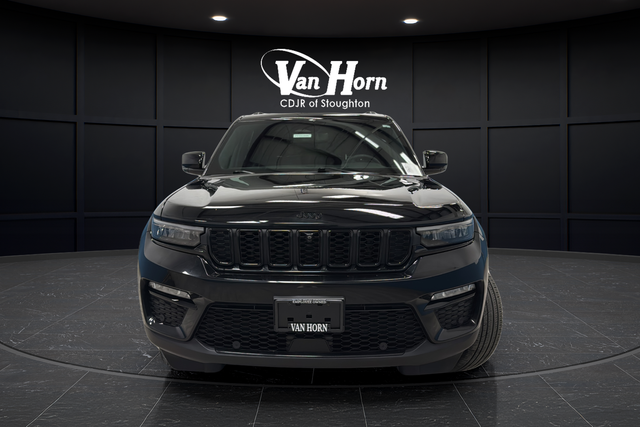 Used 2024 Diamond Black Crystal Pearlcoat Jeep Limited image 2