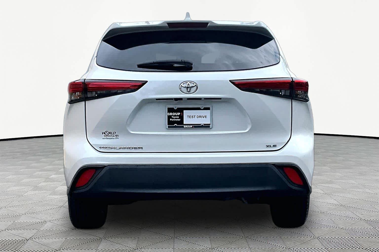 Used 2023 Wind Chill Pearl Toyota XLE image 5