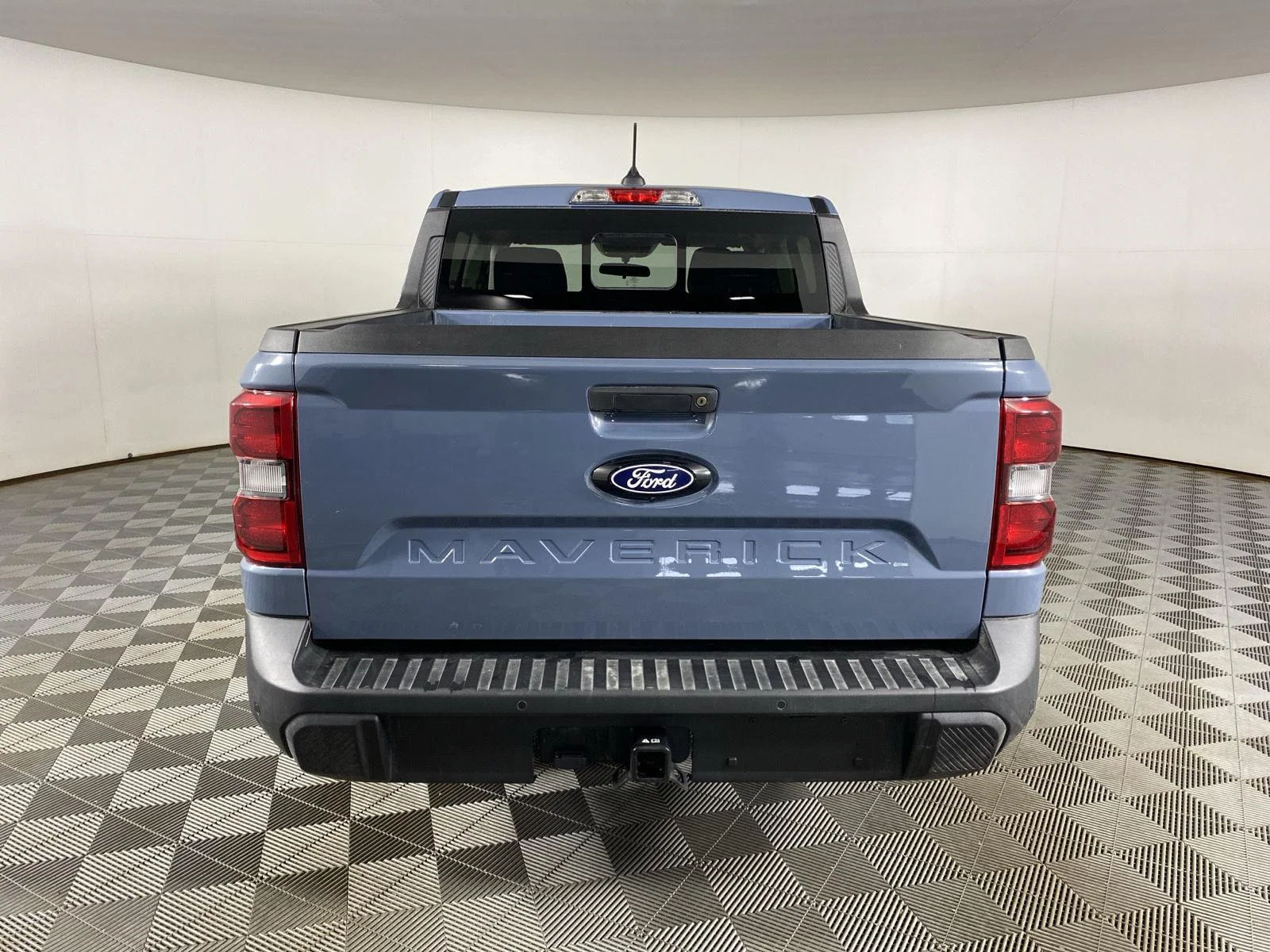 Used 2025 Azure Gray Metallic Ford LARIAT image 6