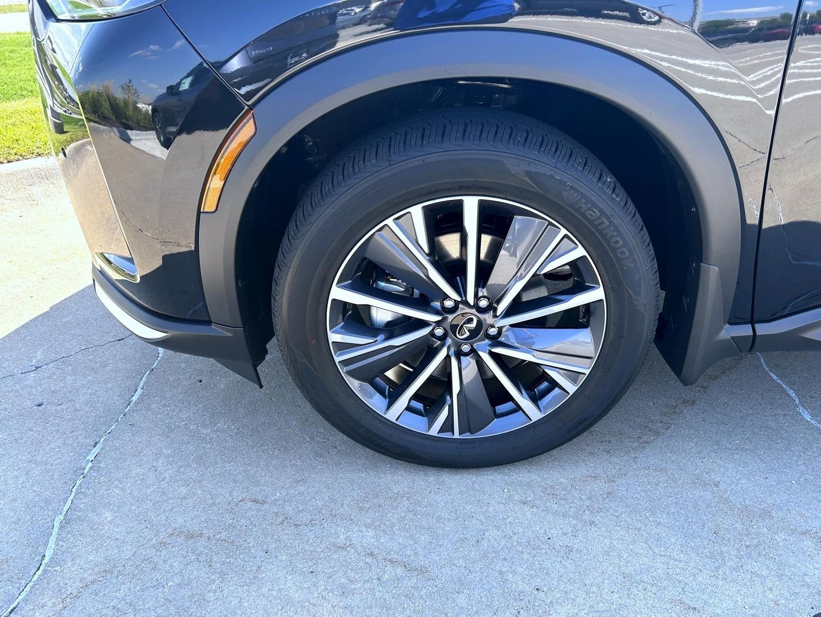 New 2027 MINERAL BLACK INFINITI Luxe AWD image 24