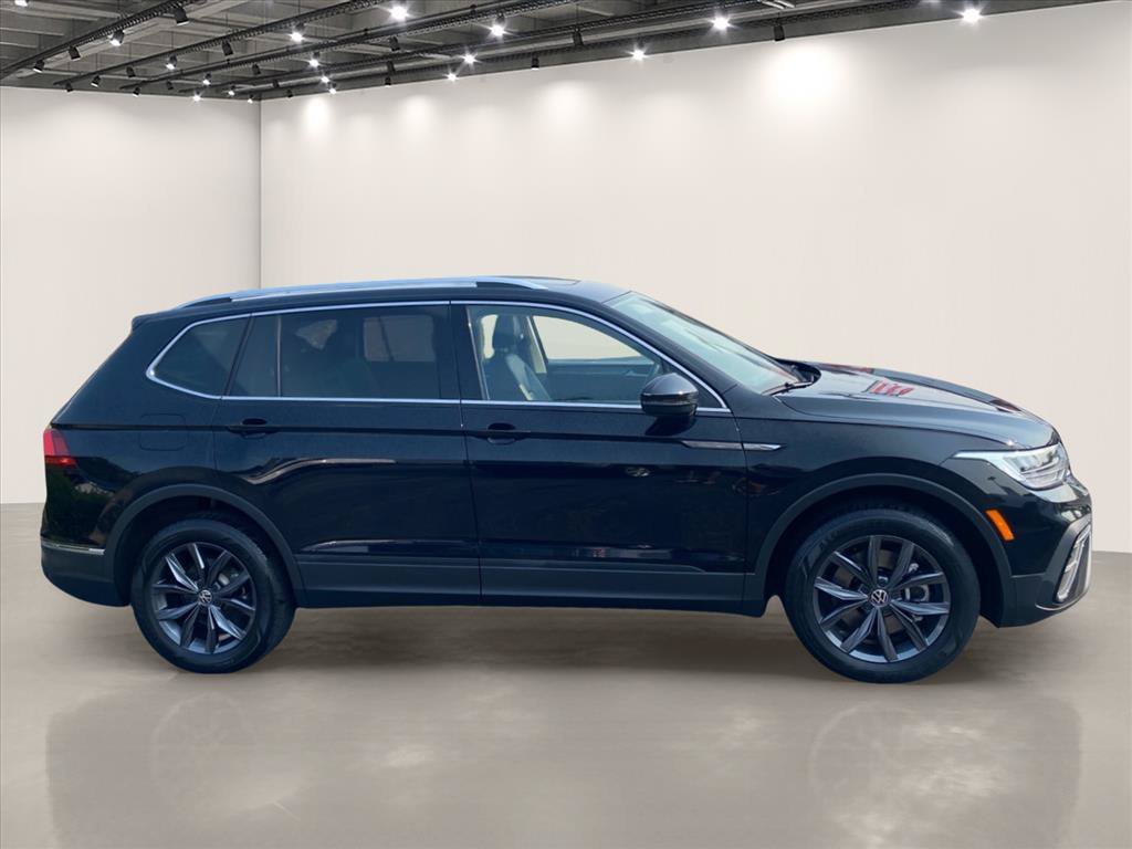 Used 2022 Deep Black Pearl Volkswagen 2.0T SE image 8