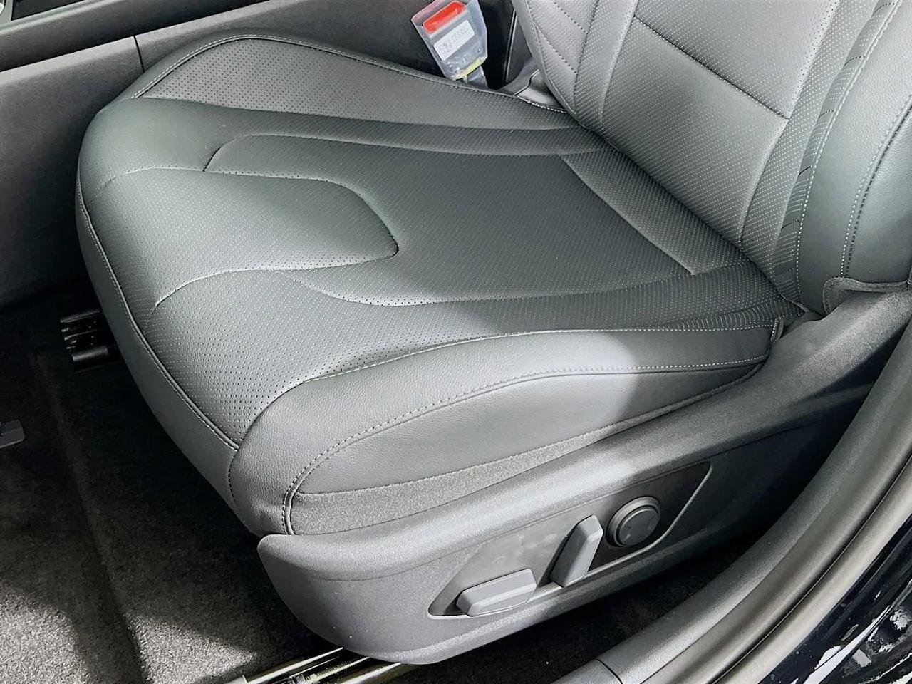 2026 Hyundai Elantra — photo 18