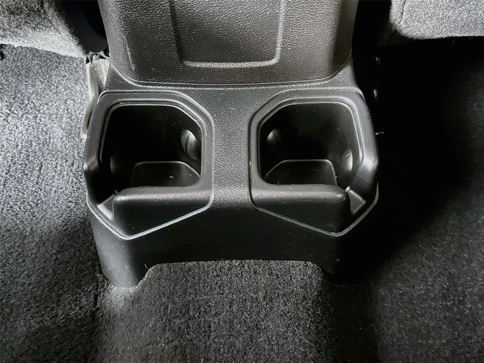 Used 2020 Bikini Pearlcoat Jeep Sport S image 24