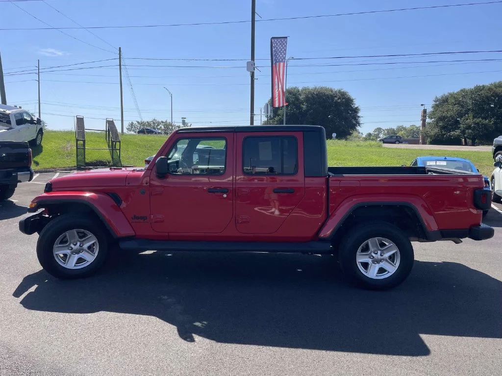 Used 2023 Firecracker Red Clearcoat Jeep Sport S image 6