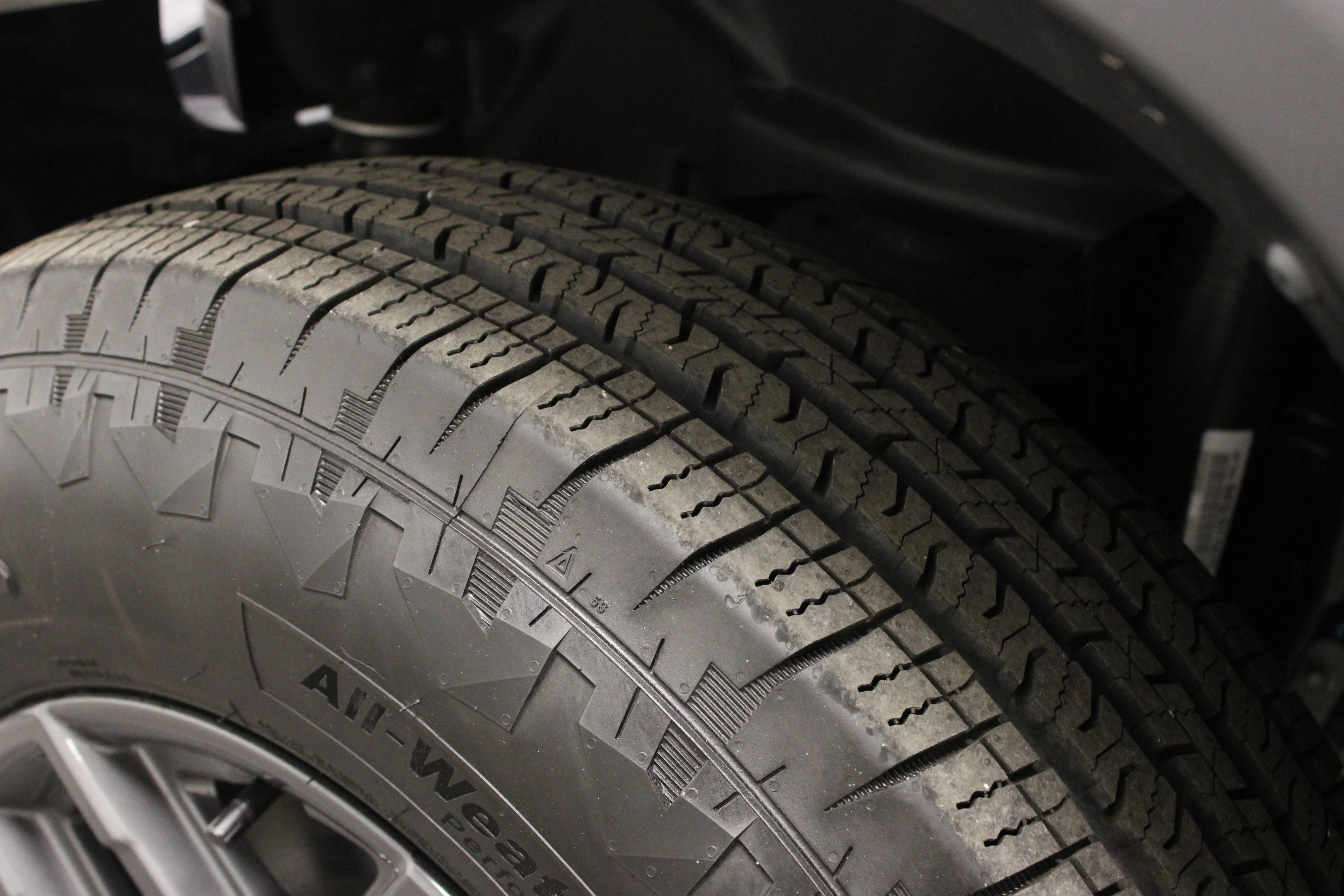 Used 2025 Granite Crystal Metallic Clearcoat Jeep Sport S image 10