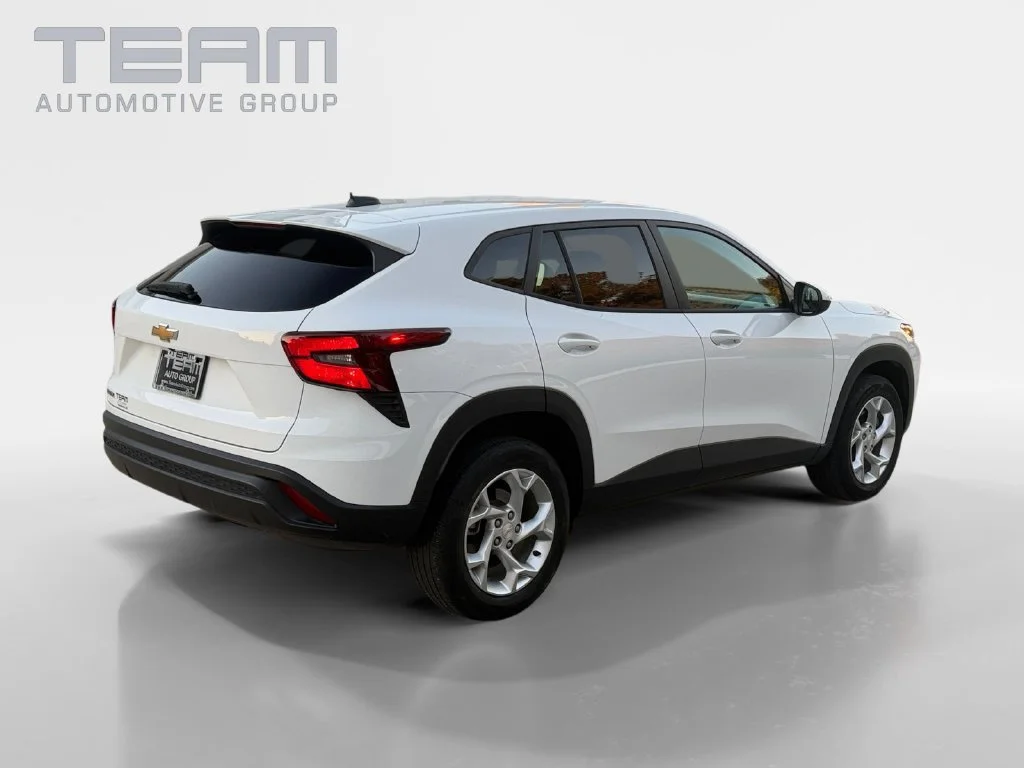 Used 2024 Summit White Chevrolet LS image 7