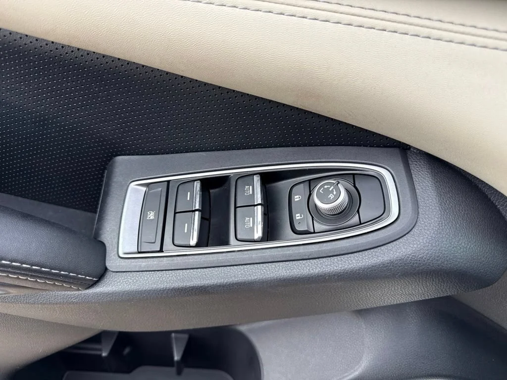 Used 2021  Subaru Limited image 31